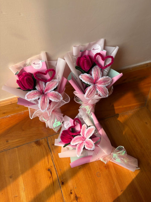 Blush heart bouquet - Artocalypse
