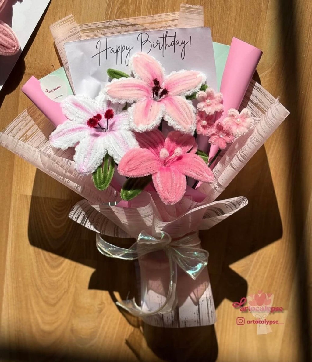 Blushing lilies bouquet - Artocalypse