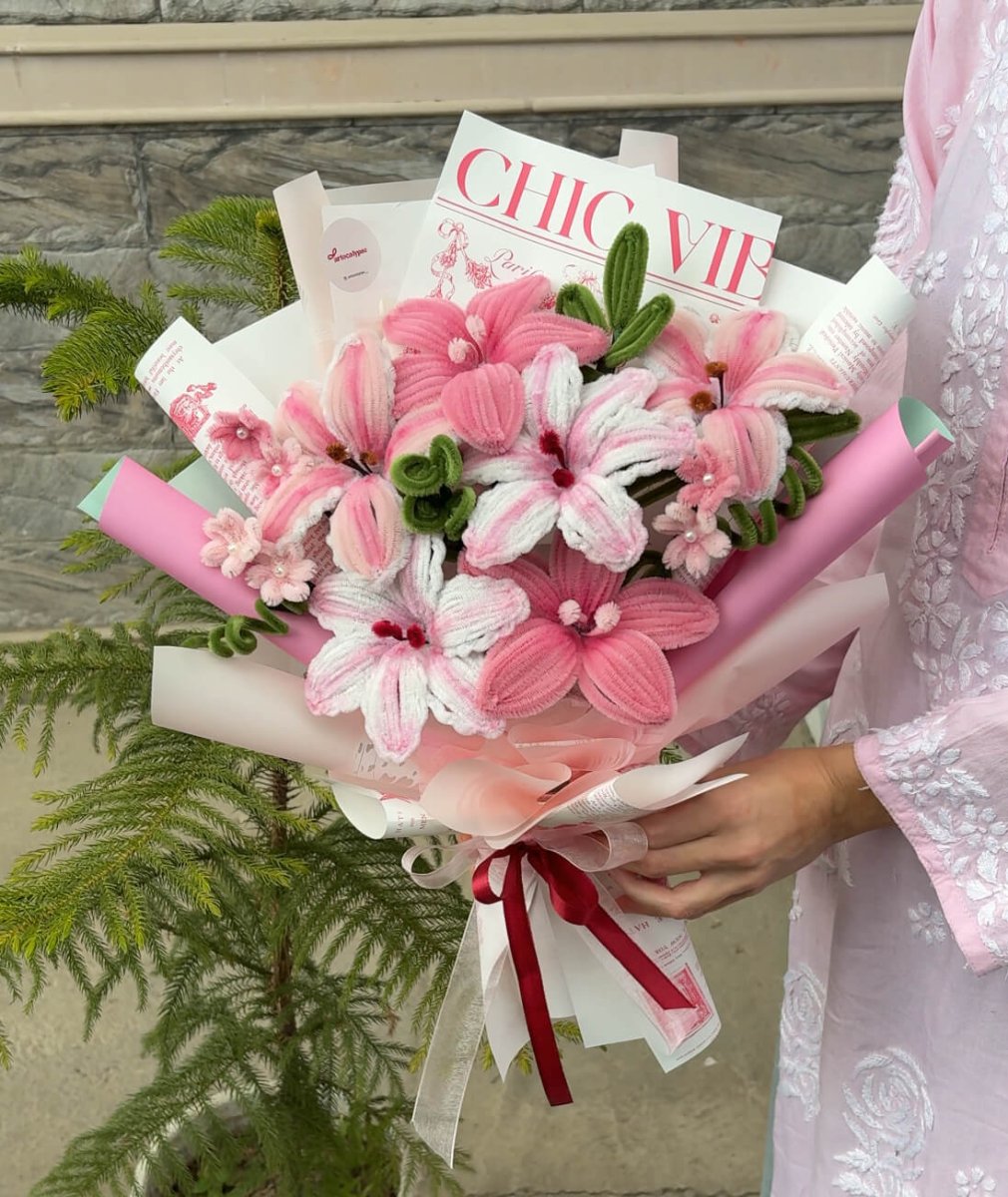 Blushing lilies bouquet - Artocalypse