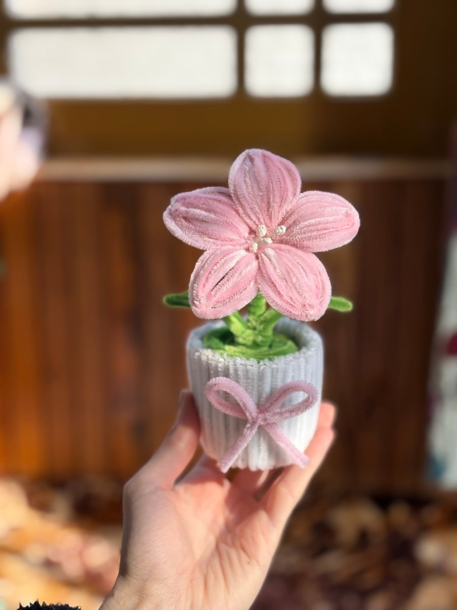 Bow lily pot - Artocalypse