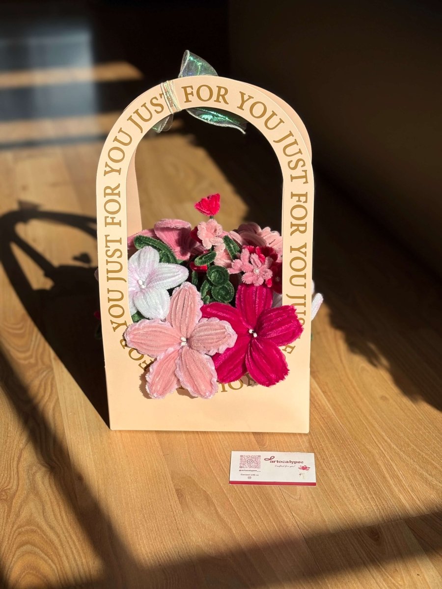 Lily blush basket - Artocalypse