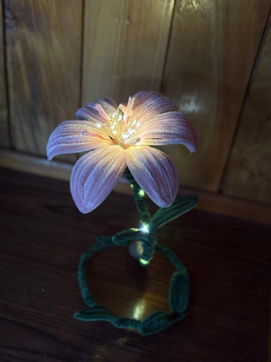 Lily lamp - Artocalypse