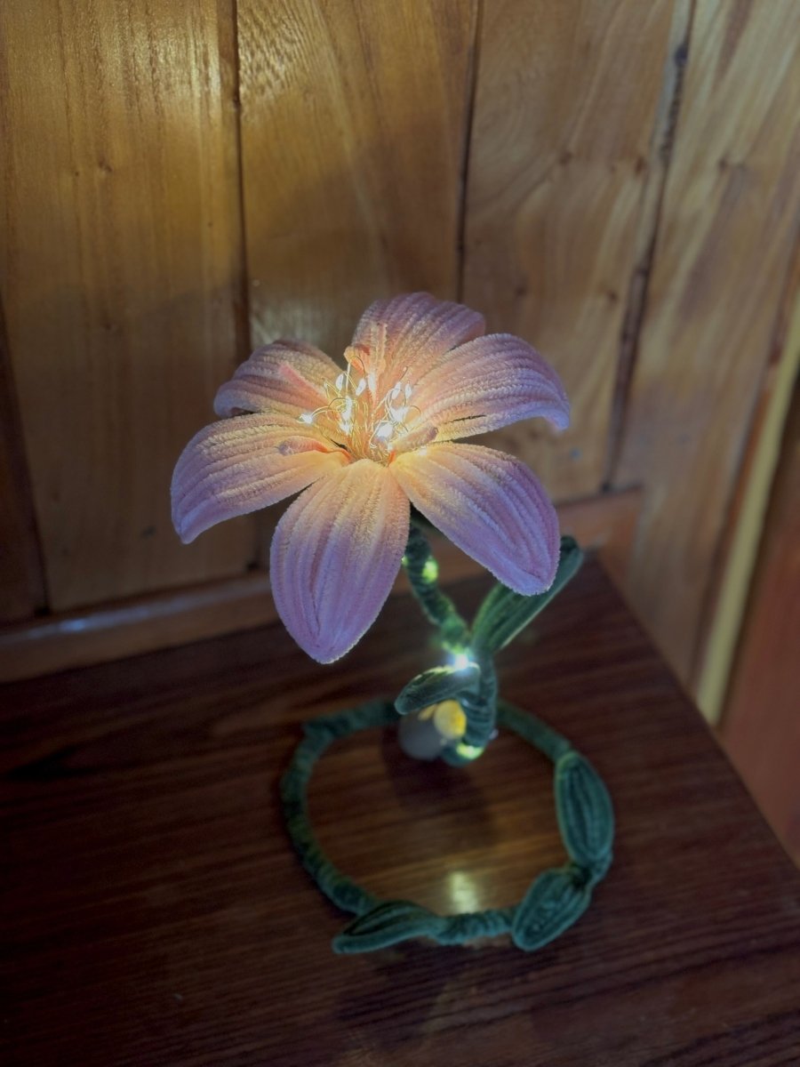 Lily lamp - Artocalypse