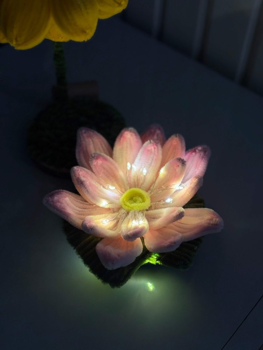 Lotus lamp 🪷 - Artocalypse