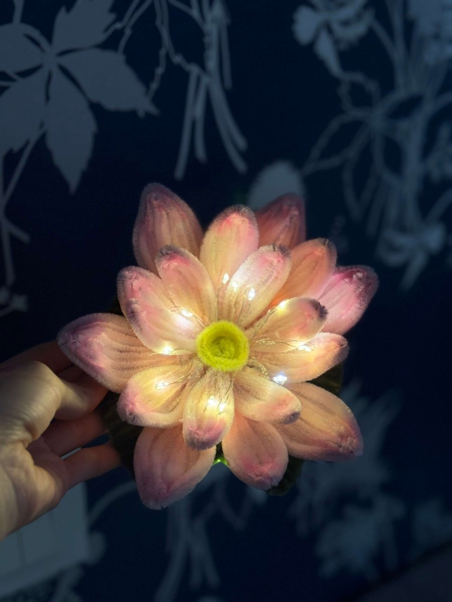 Lotus lamp 🪷 - Artocalypse