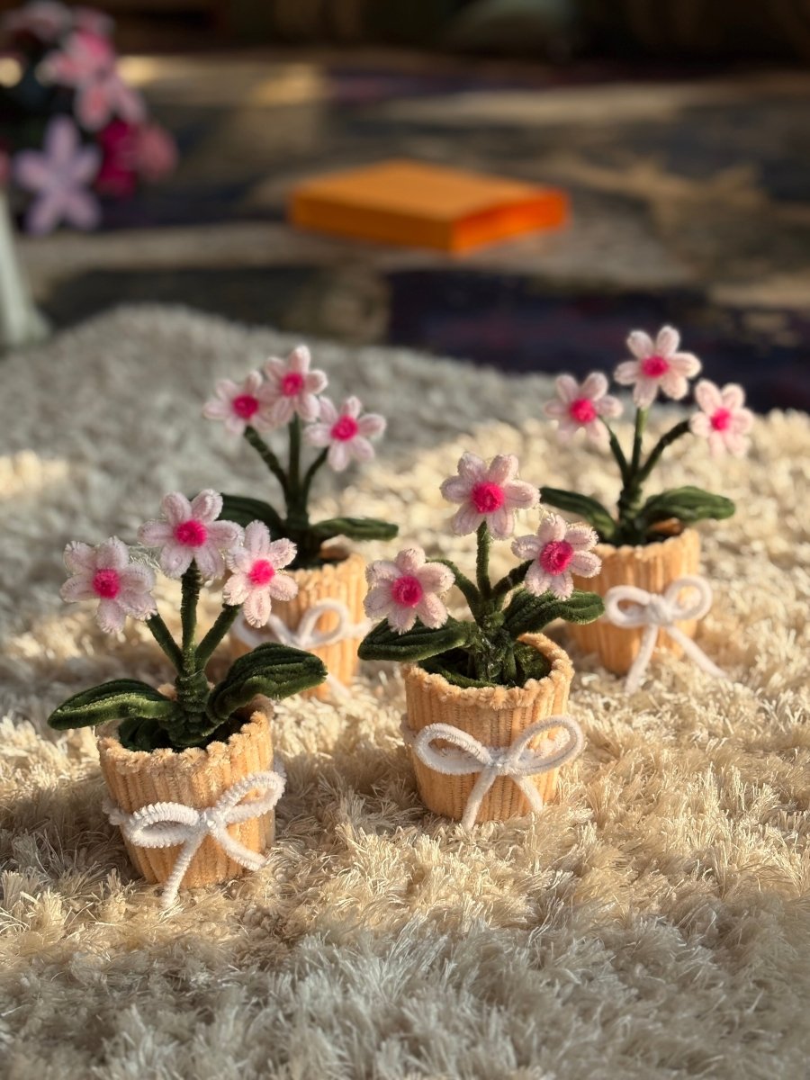 Pink daisies pot - Artocalypse